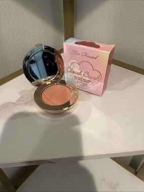 Too Faced Blurring Blush